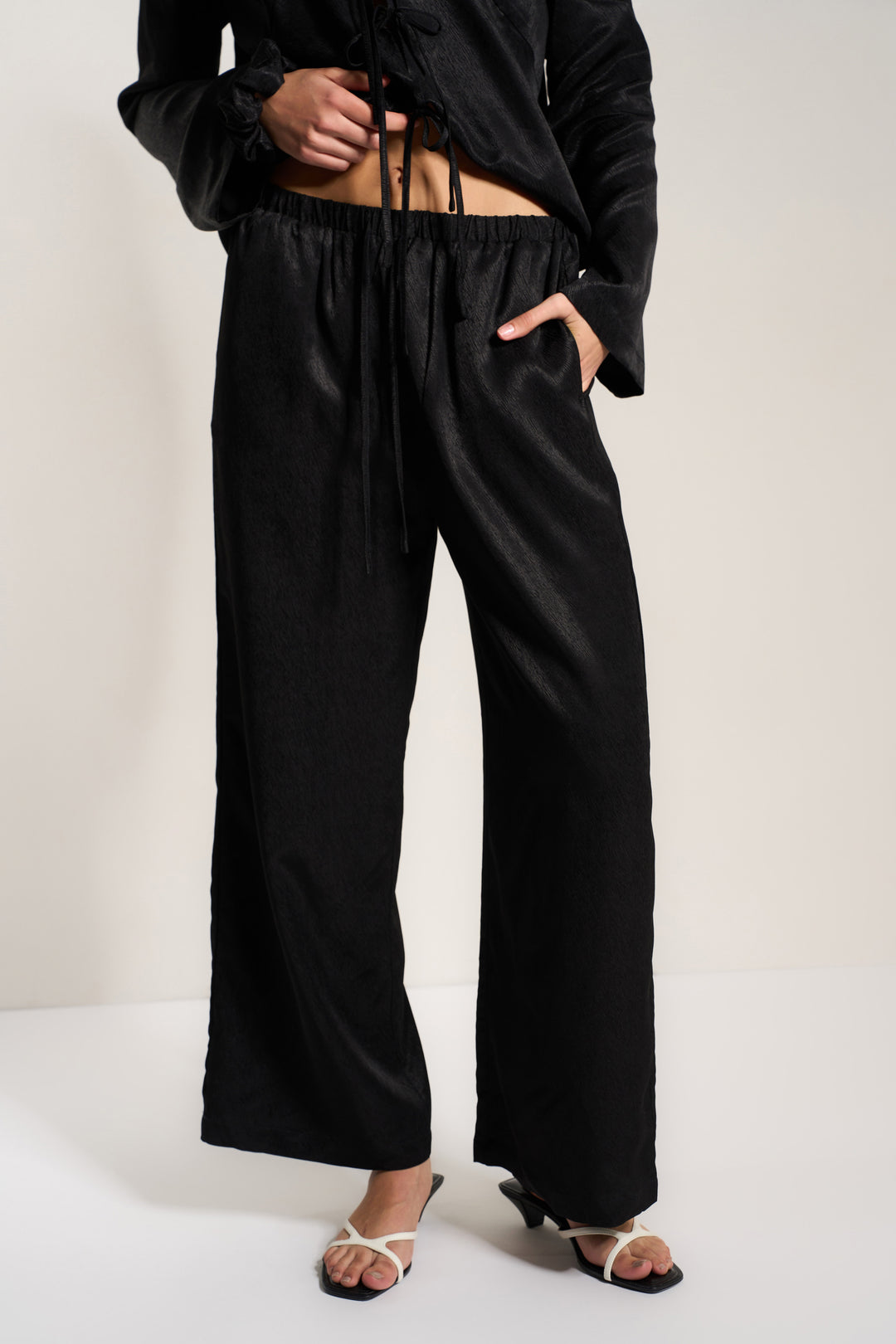 The Tie Front Set - Black