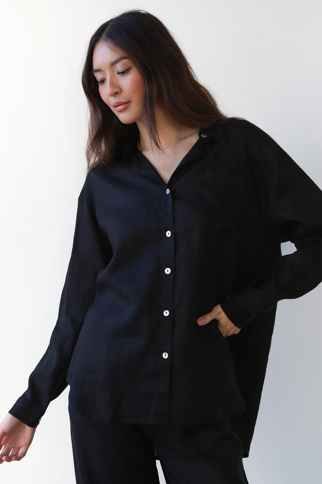 The Linen Button Down - Black