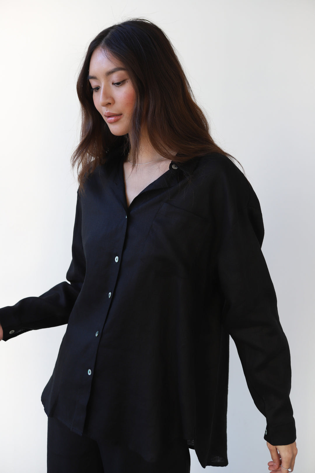The Linen Button Down - Black