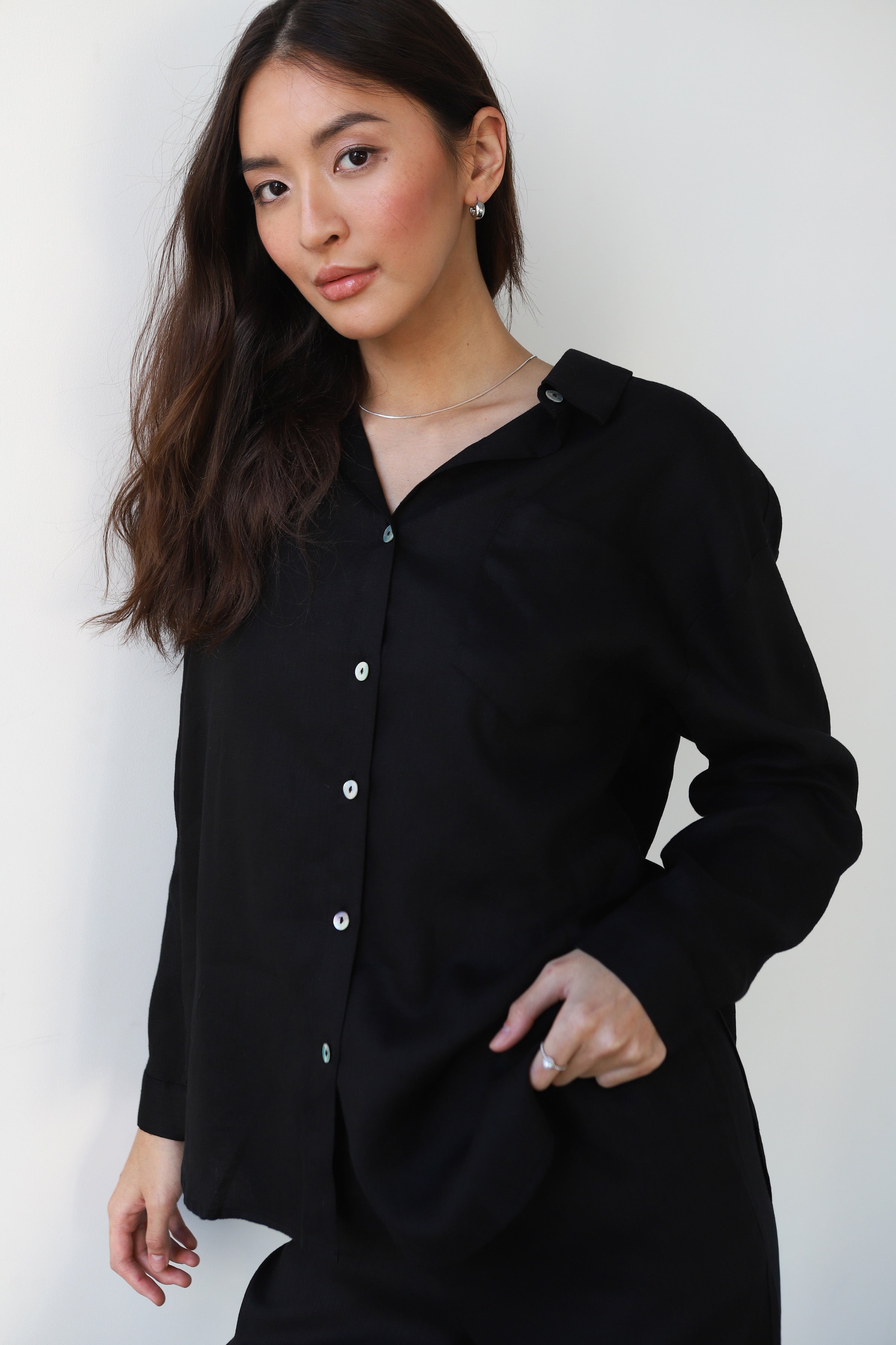 The Linen Button Down - Black
