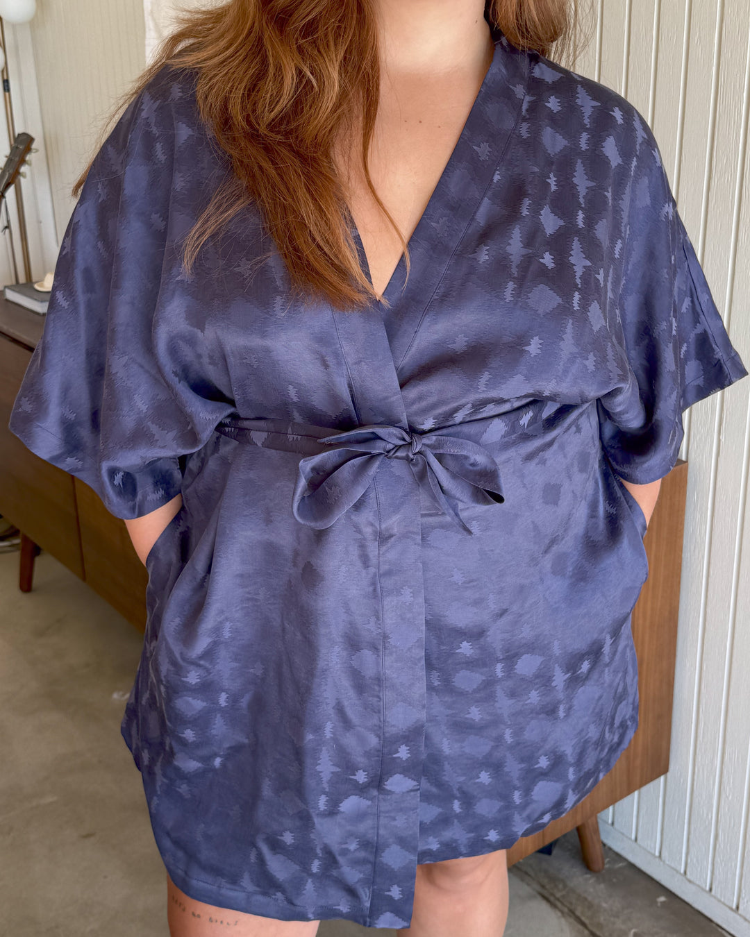 The Short Robe - Navy Zig Zag