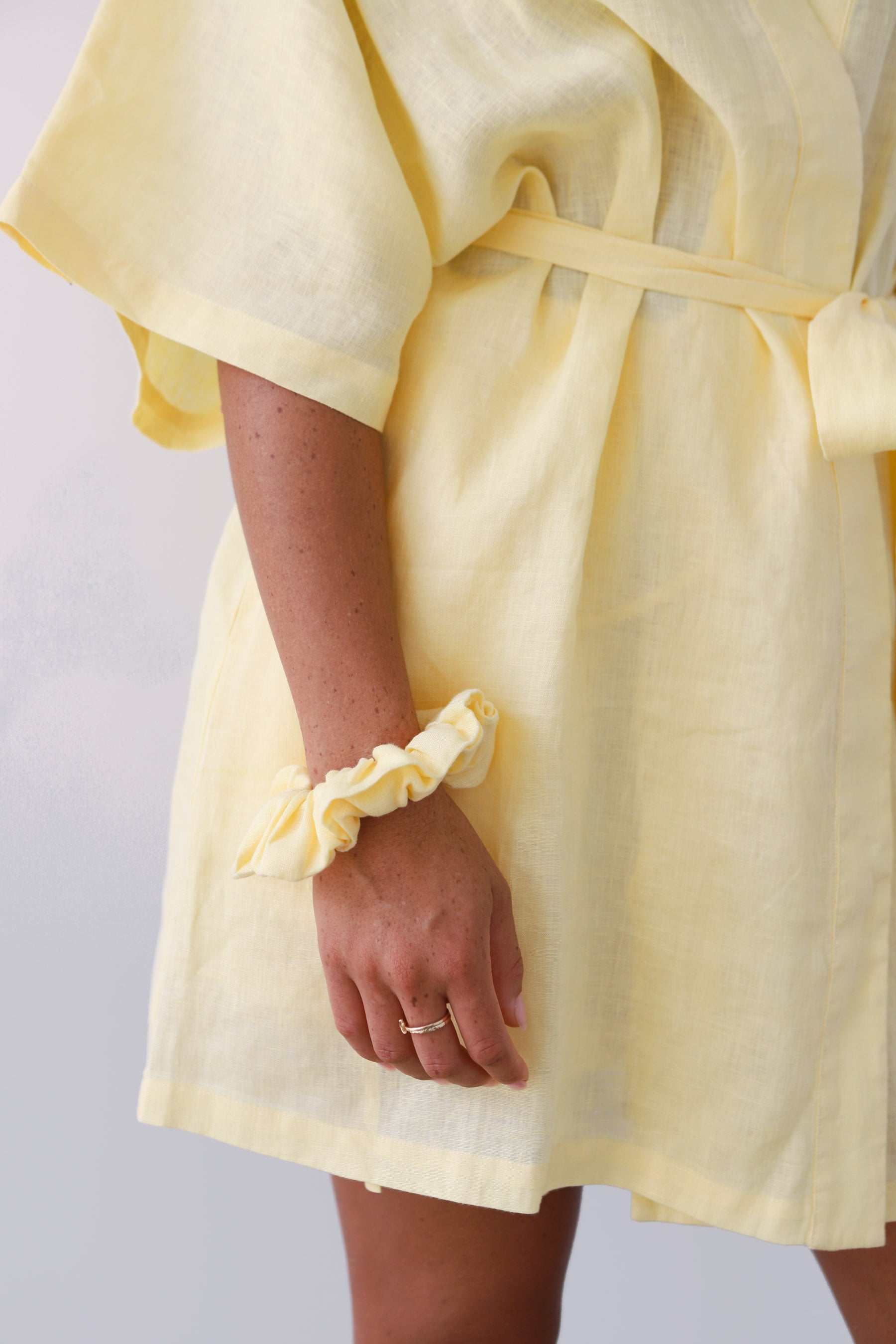 The Linen Short Robe - Lemon