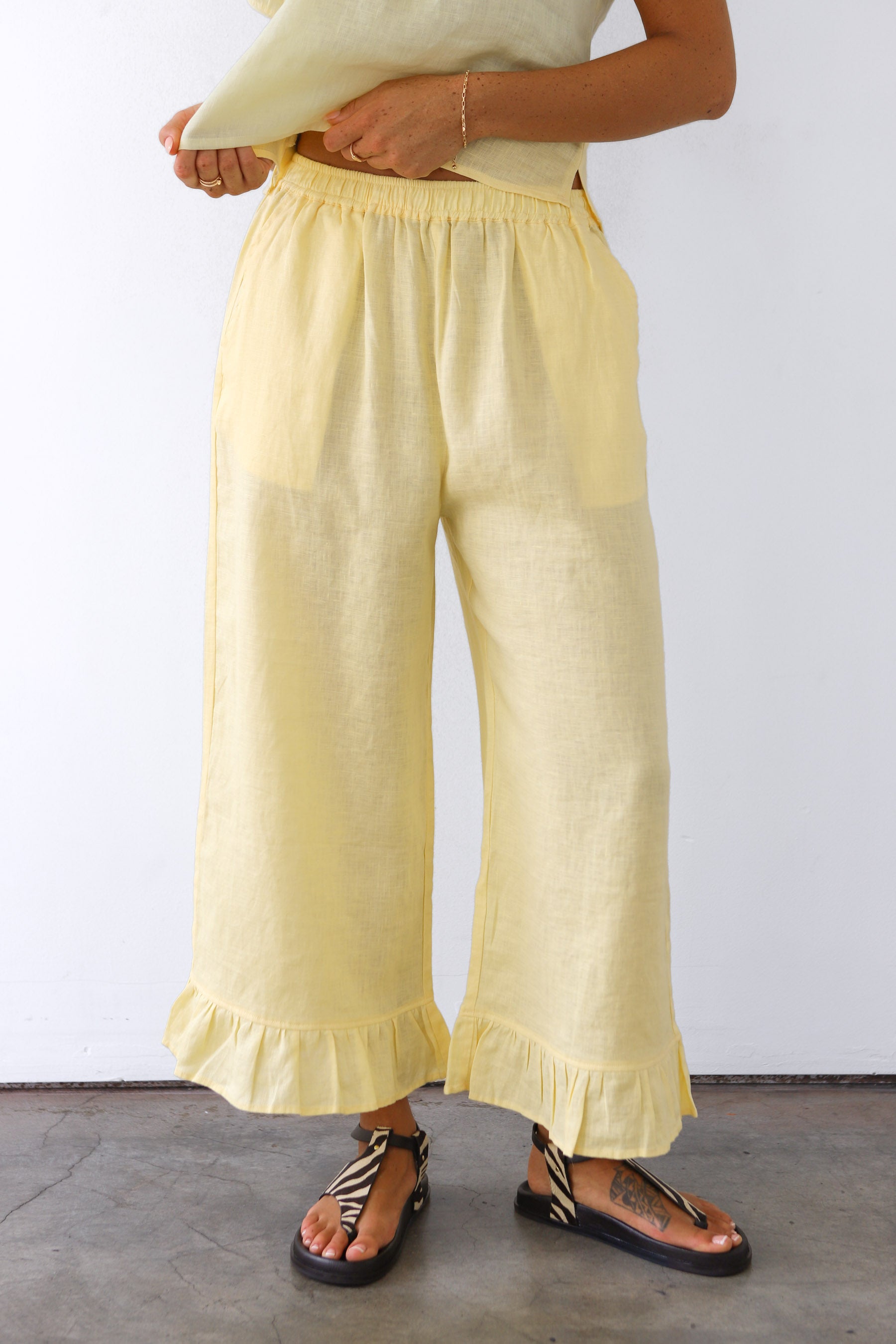 The Linen Ruffle Pant - Lemon
