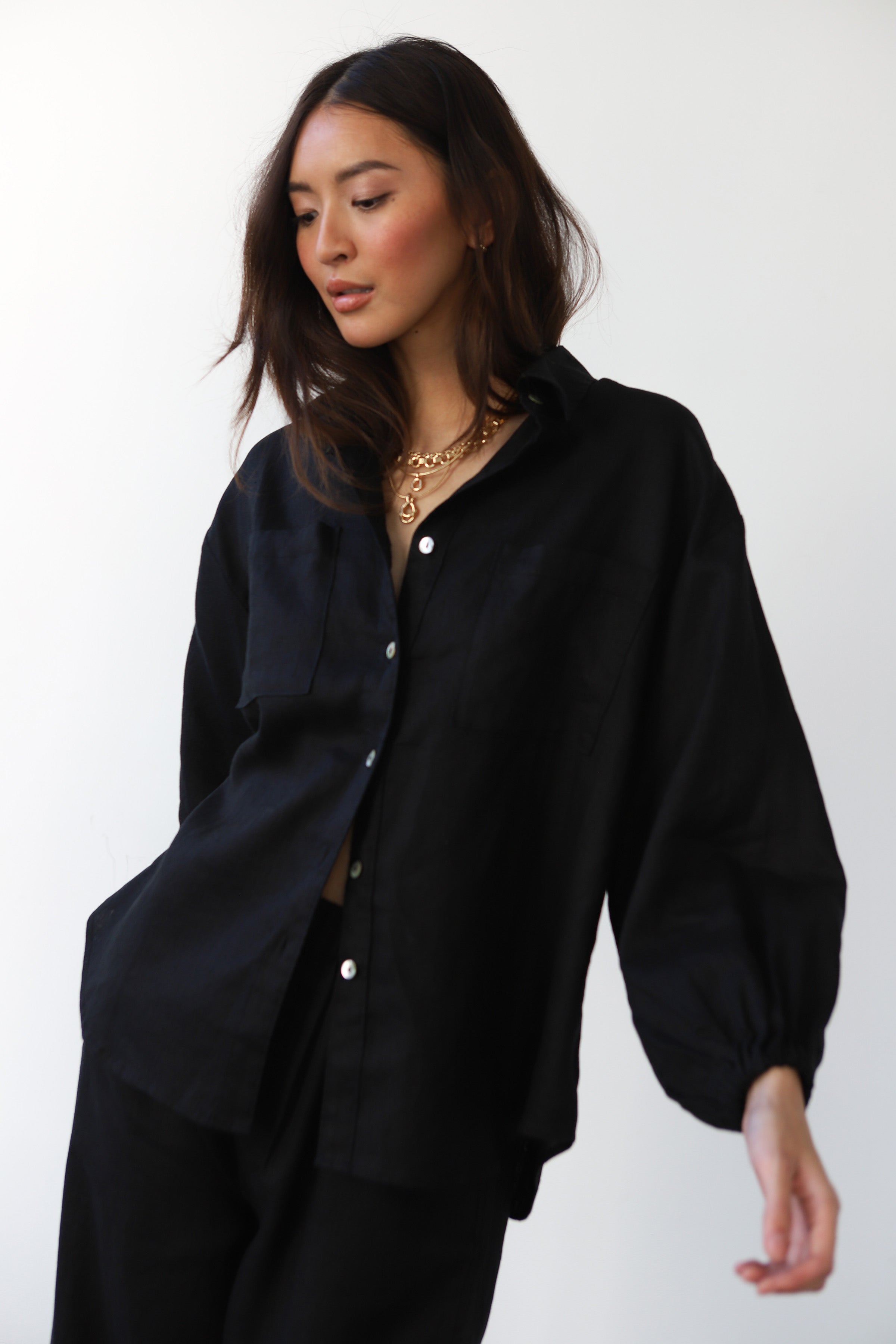 LINEN_BUTTONDOWNELASTICCUFF_BLACK_IMG_0613_2944cc4f-a39f-47f4-80e1-a3b1d0a9d777.jpg