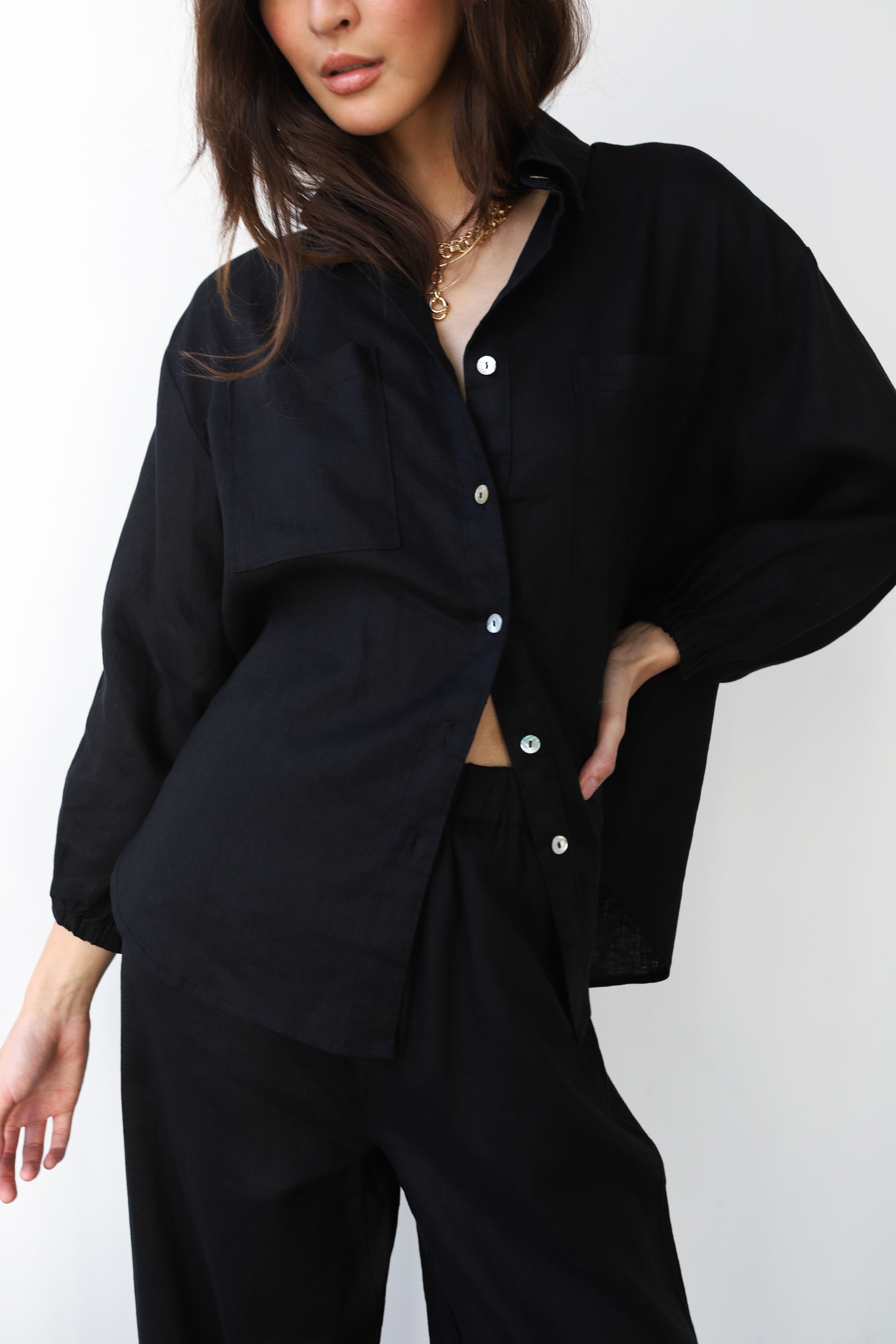 The Linen Cuffed Button Down - Black