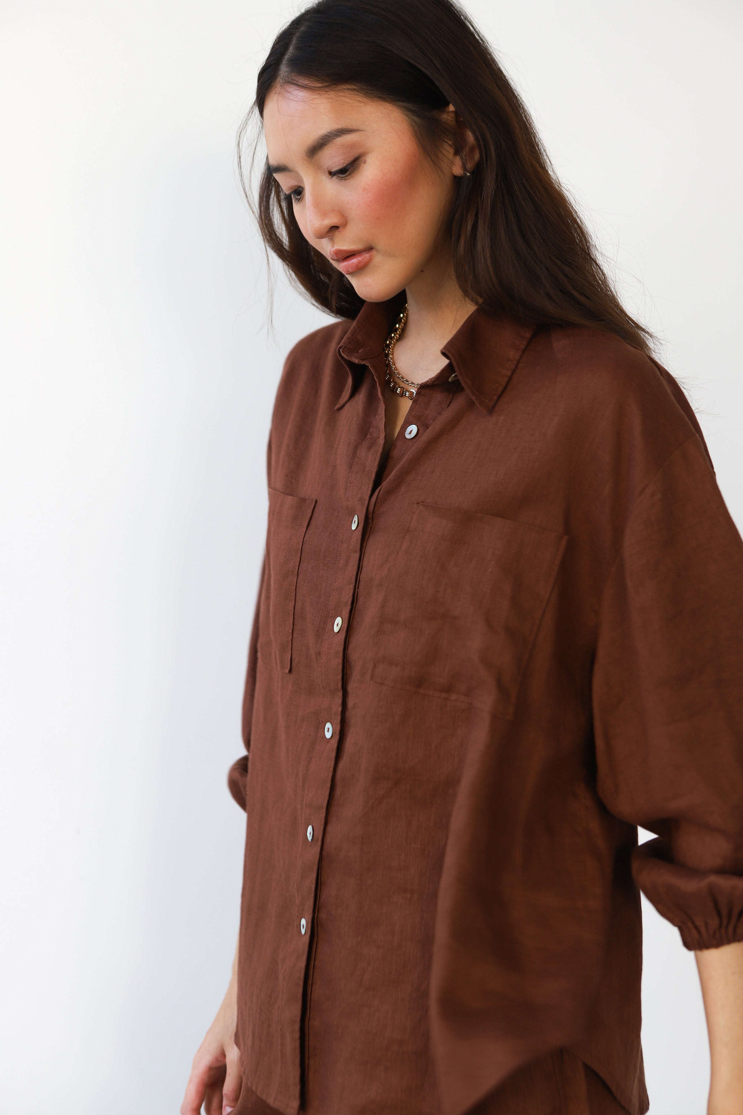 The Linen Cuffed Button Down - Chocolate