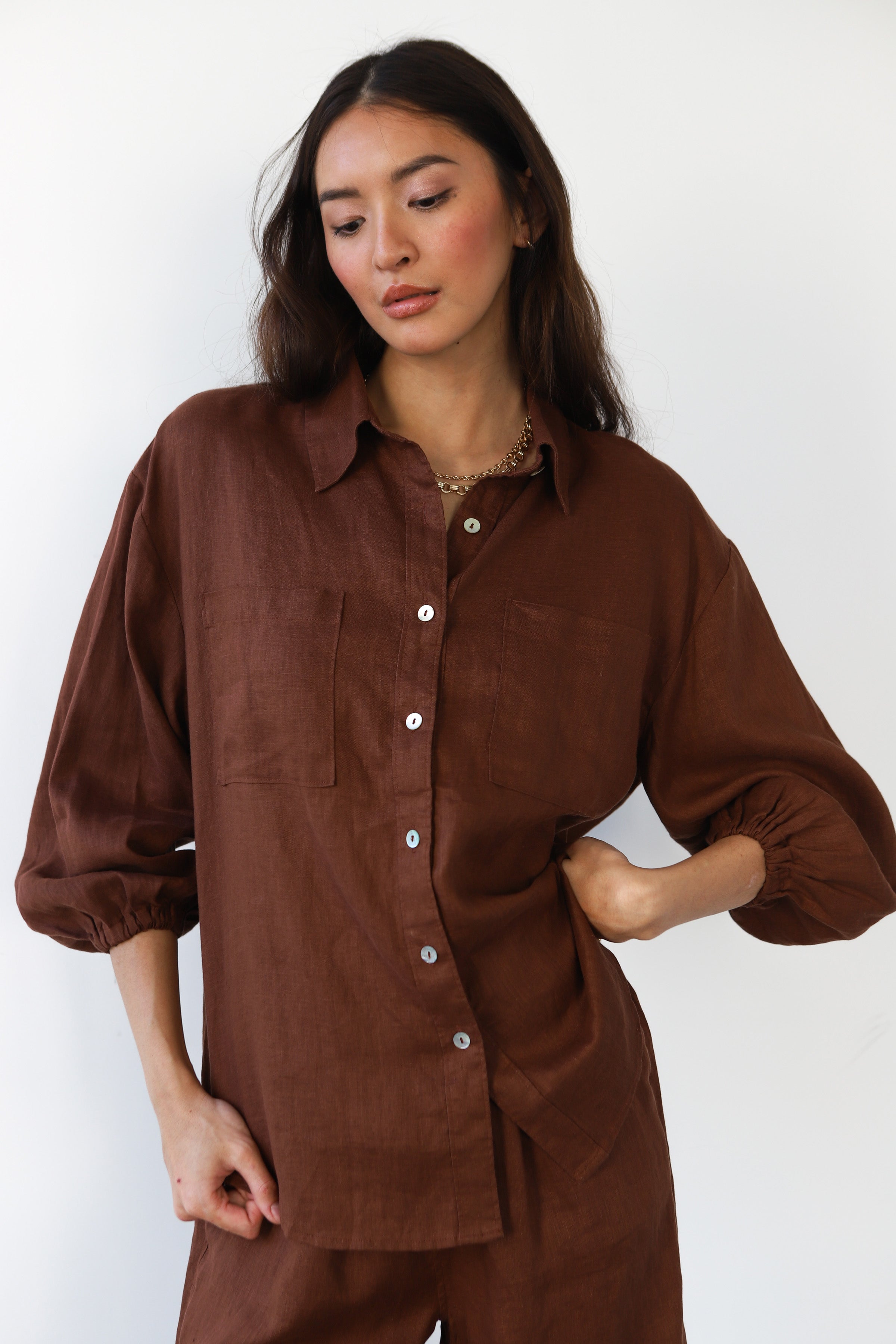 The Linen Cuffed Button Down - Chocolate