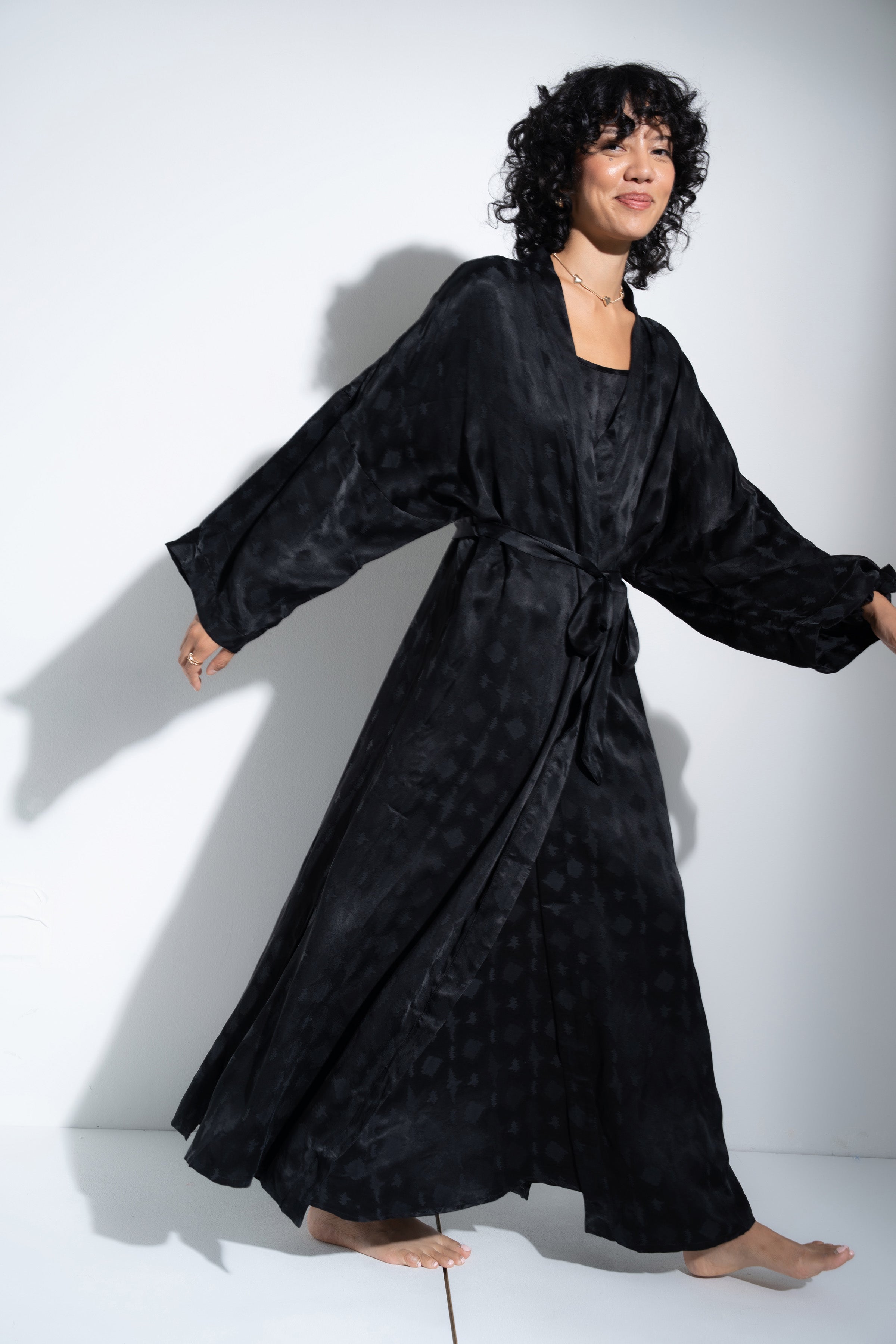 The Long Robe - Black