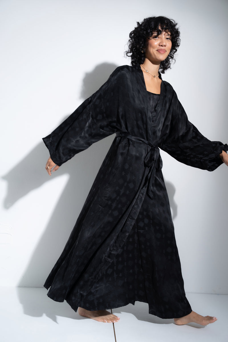 The Long Robe - Black – Be Idle