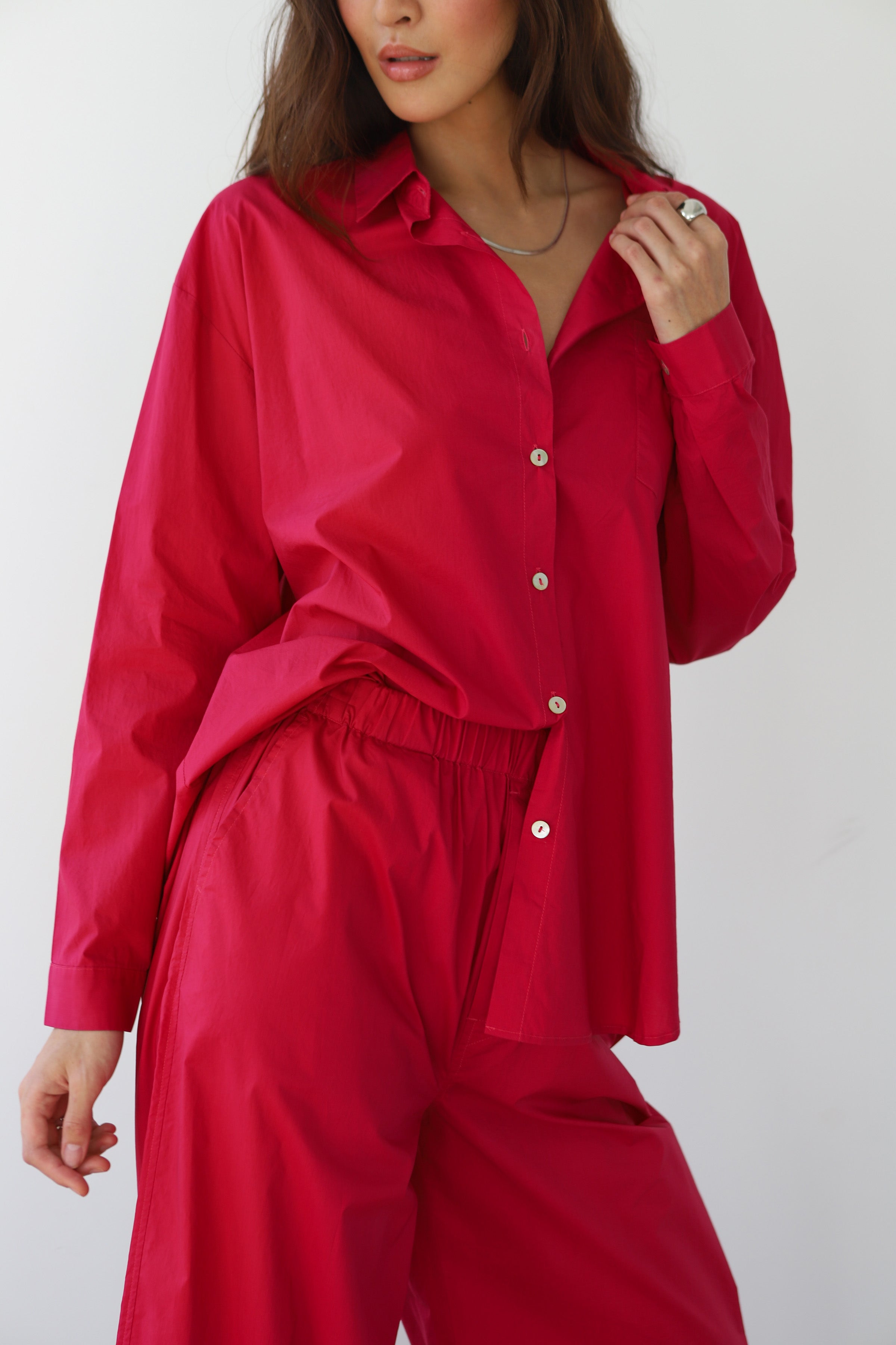 POPLIN_BUTTONDOWN_BERRY_IMG_9663_dfda64cb-7e0d-4d4e-b44b-c8064314a3e6.jpg