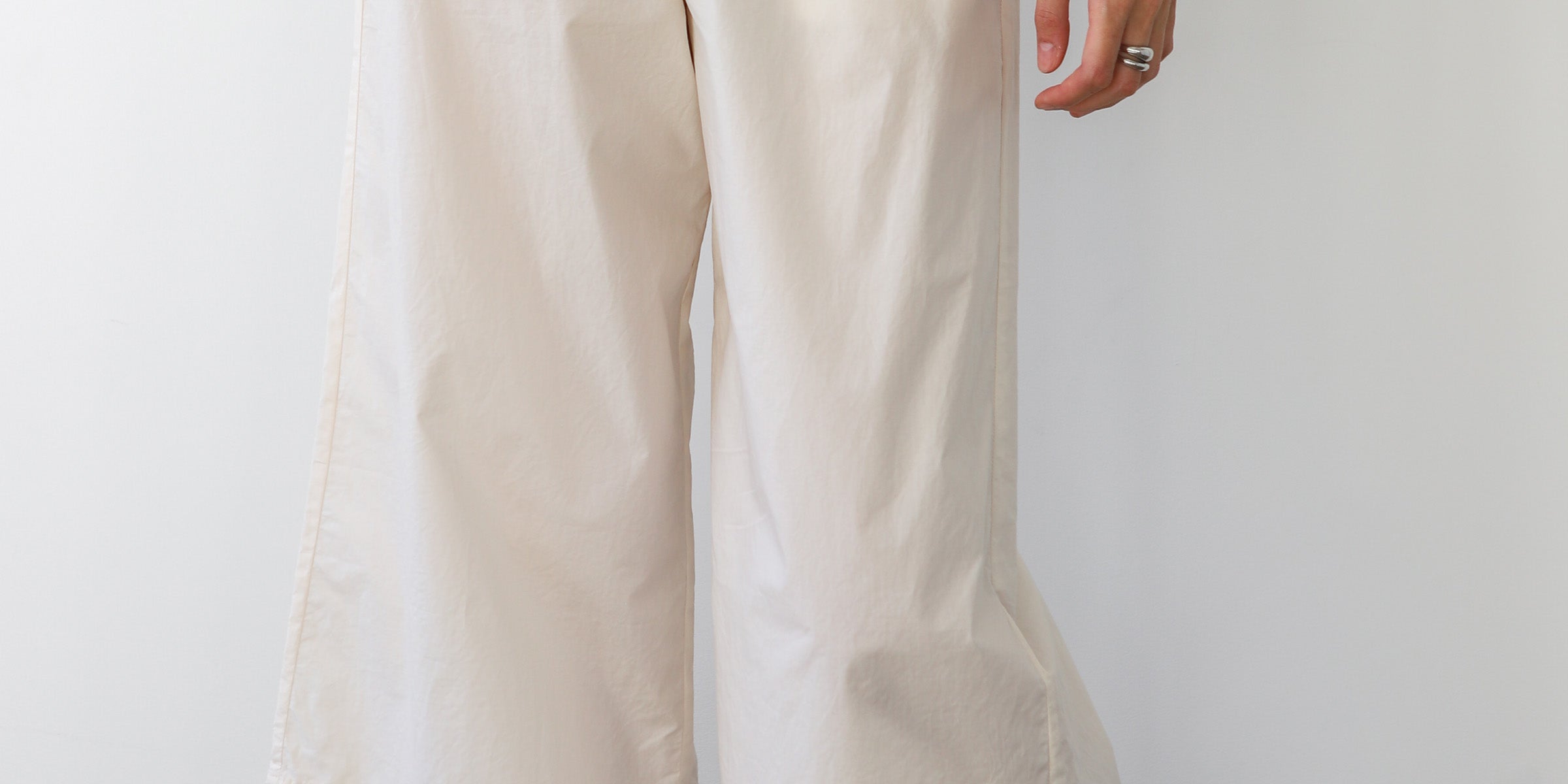 POPLIN_RUFFLEPANT_ECRU_IMG_9782.jpg